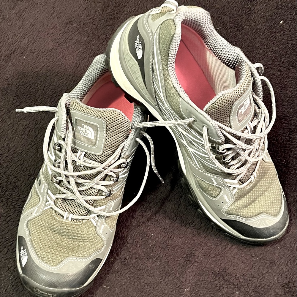 The North Face men’s size 11 (US) waterproof trail hiking shoes- Vibram soles